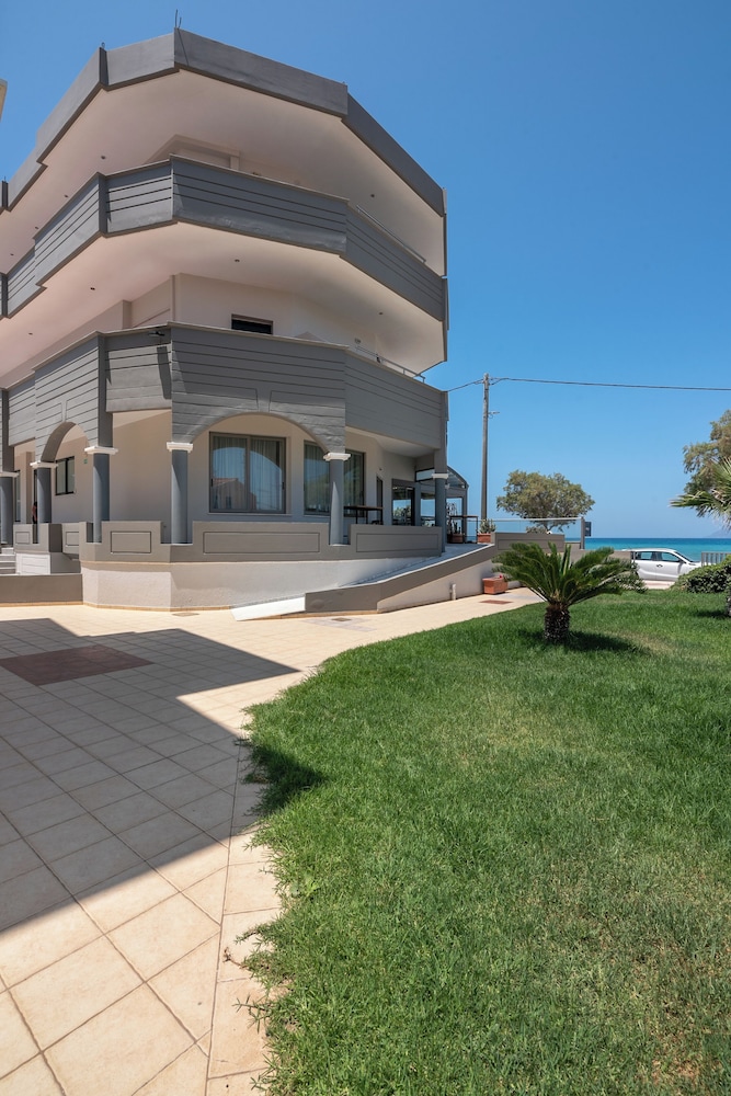 CHRISTINA BEACH HOTEL 60/65