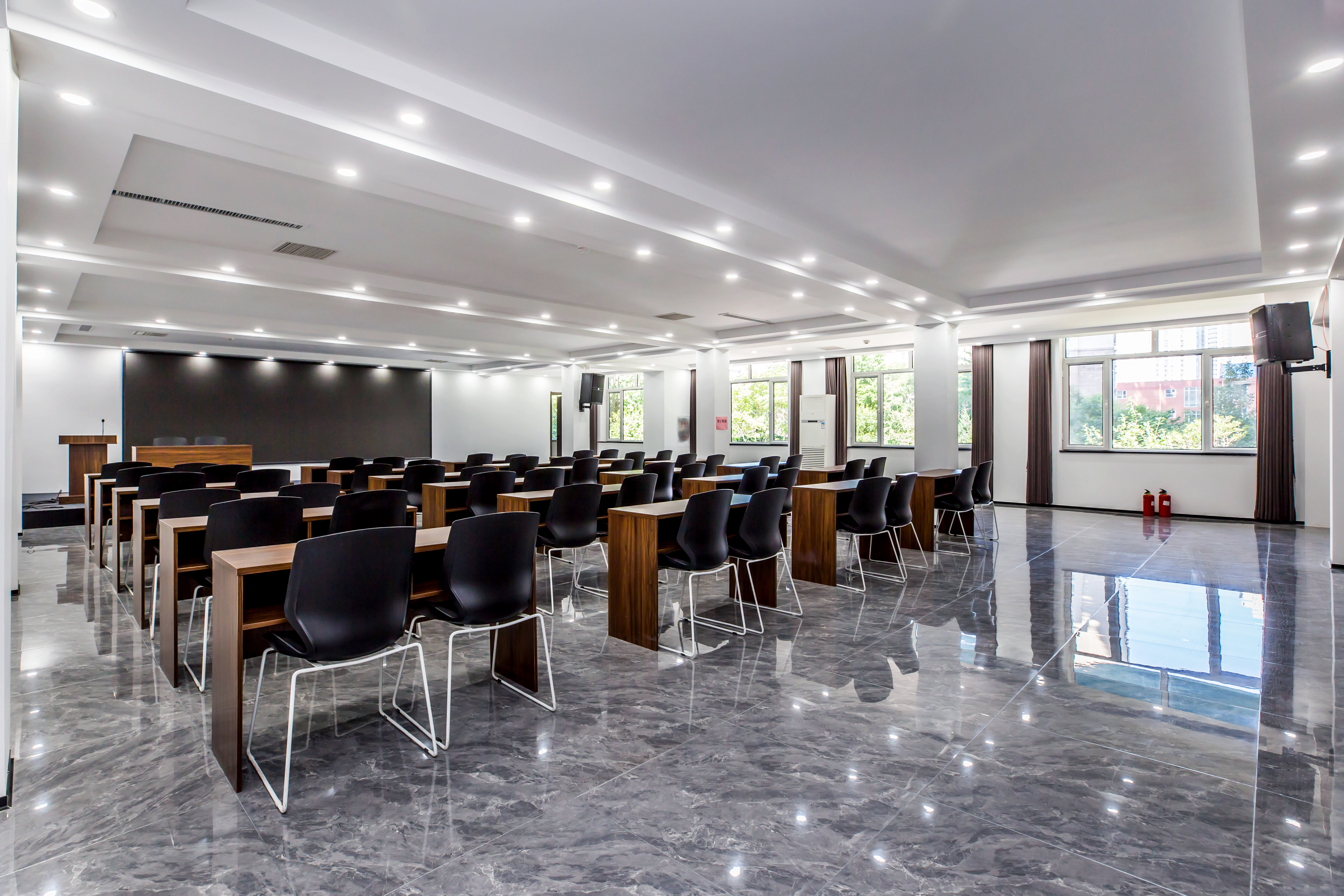 HOLIDAY INN EXPRESS CHENGDE DOWNTOWN 75/86