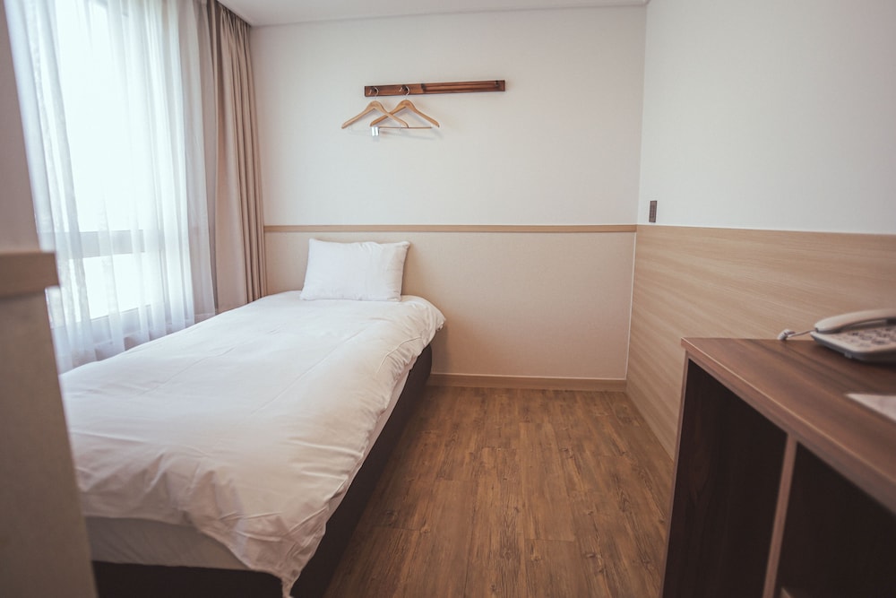 Hotel Kenny Seogwipo 11/66