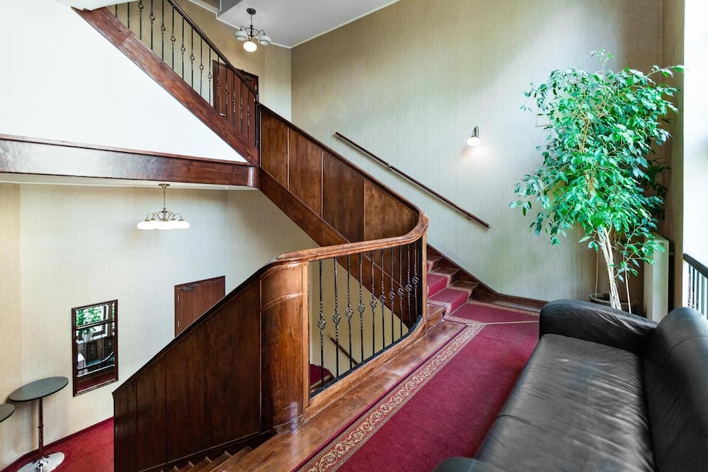 Hotel Atrium 34/46