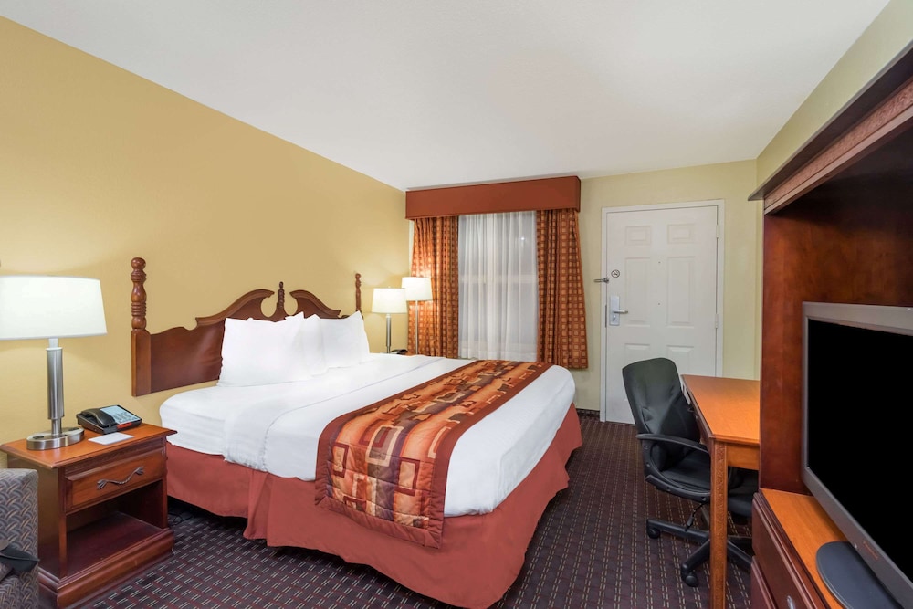 Baymont By Wyndham Goodlettsville 8/22