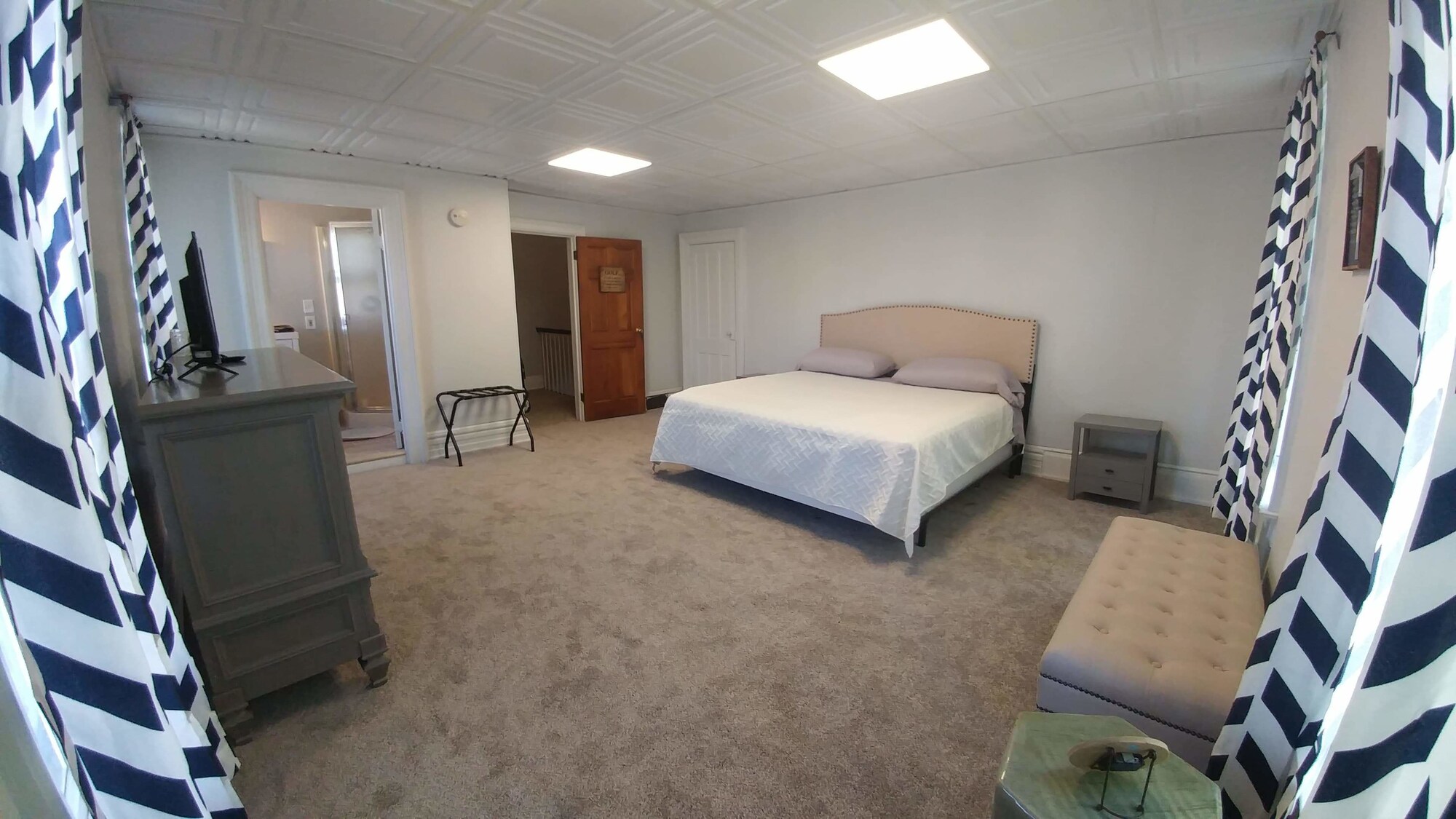 غرفة غراند بسرير كينج