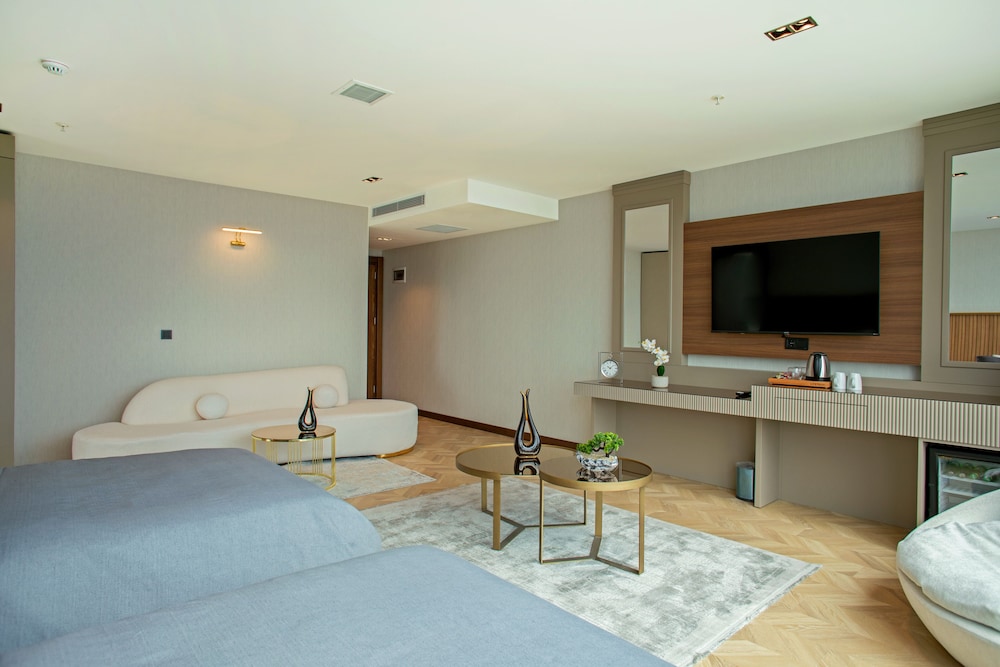 Moncher Hotel 23/28