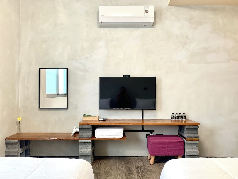 Snug Nine Inn 48/61