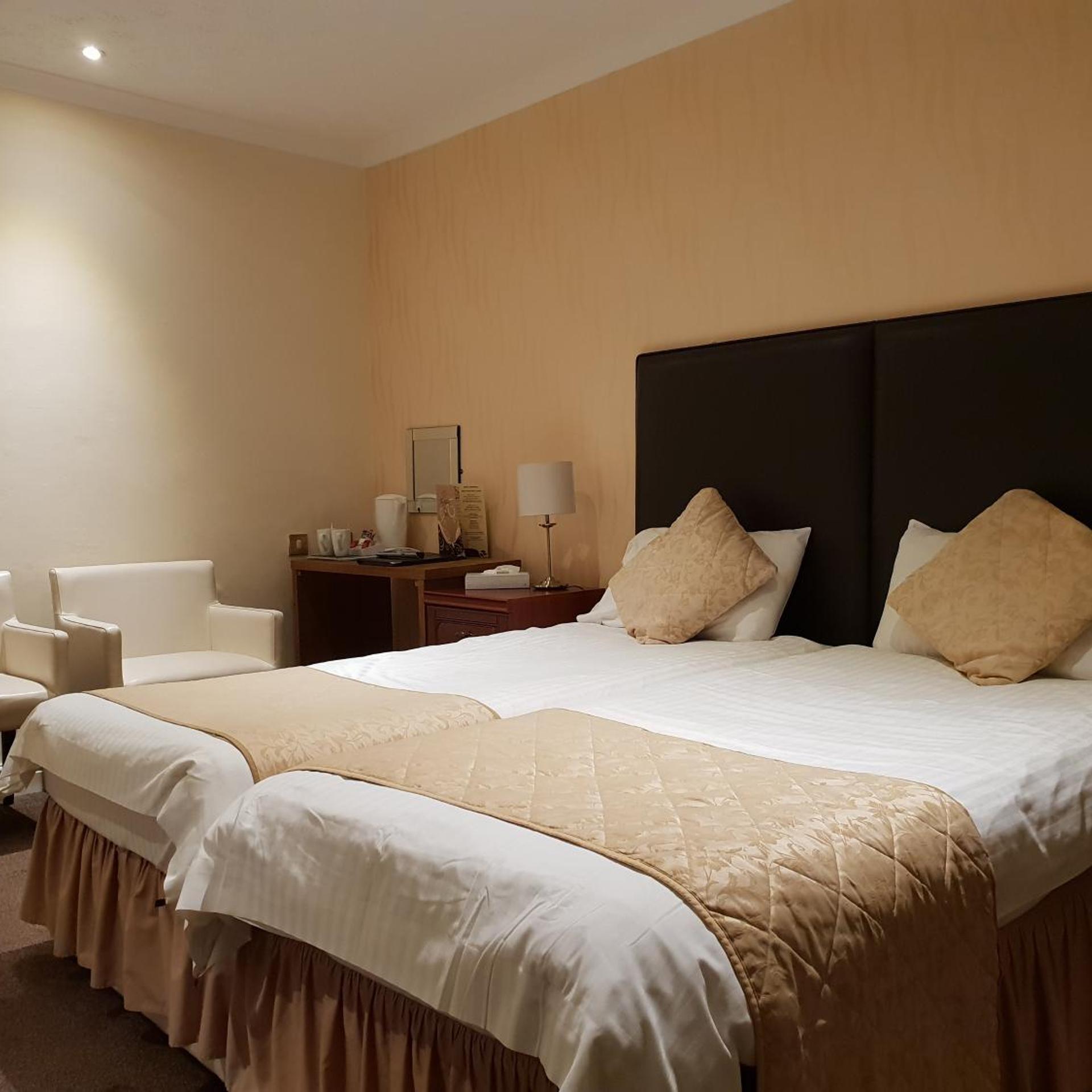 Ascot Hotel 24/50