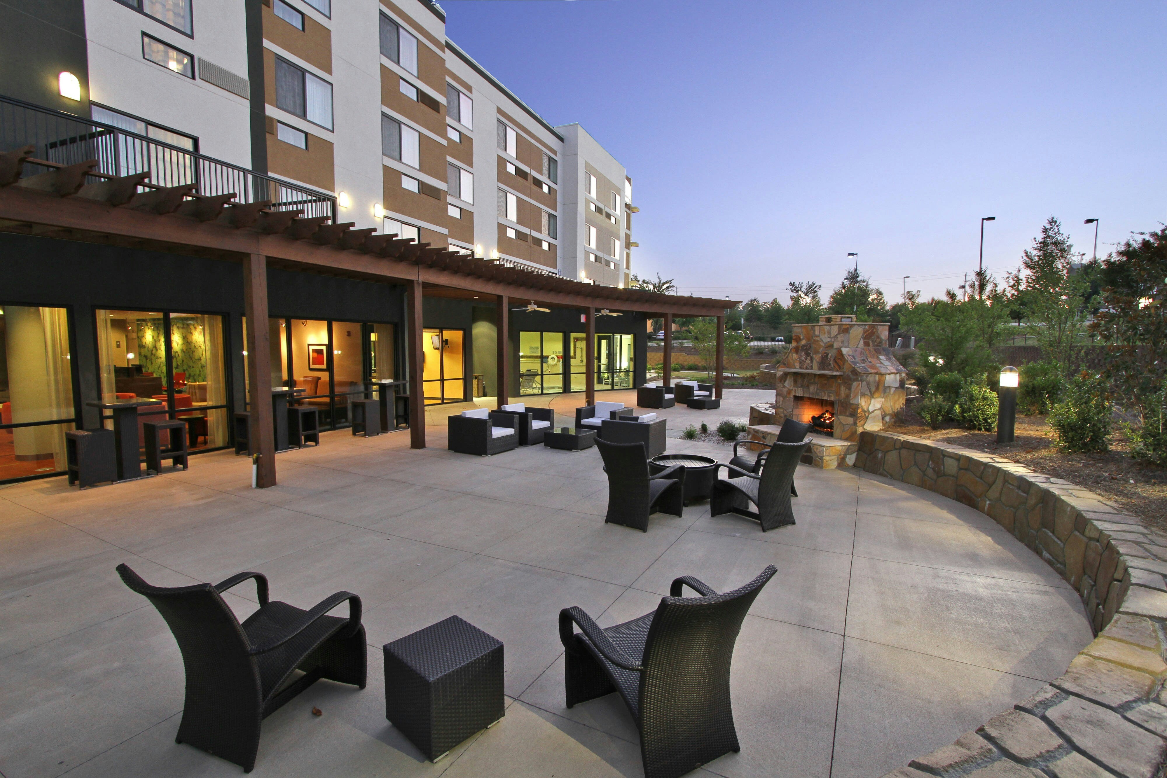 Courtyard Raleigh North/Triangle Town Center 38/41
