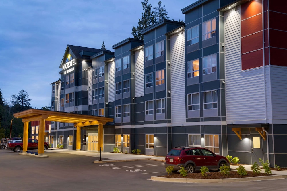 Microtel Inn & Suites by Wyndham Oyster Bay 52/56