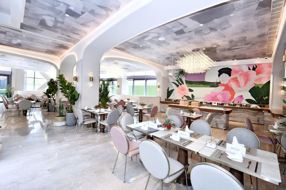 Mercure Xichang Qionghai Wetland 24/32