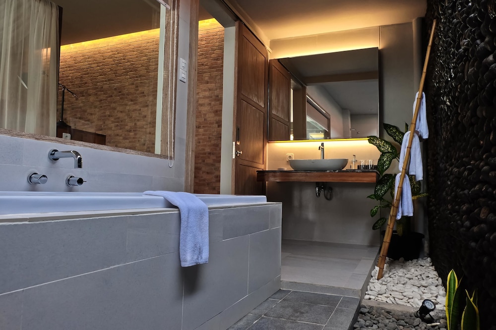 Umadewi Surf and Suites 33/38