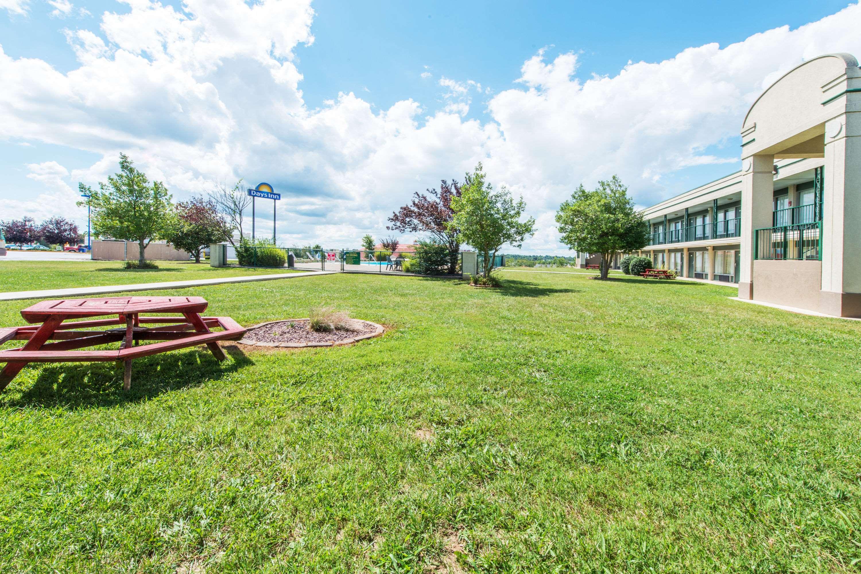 Days Inn by Wyndham Elizabethtown 14/16