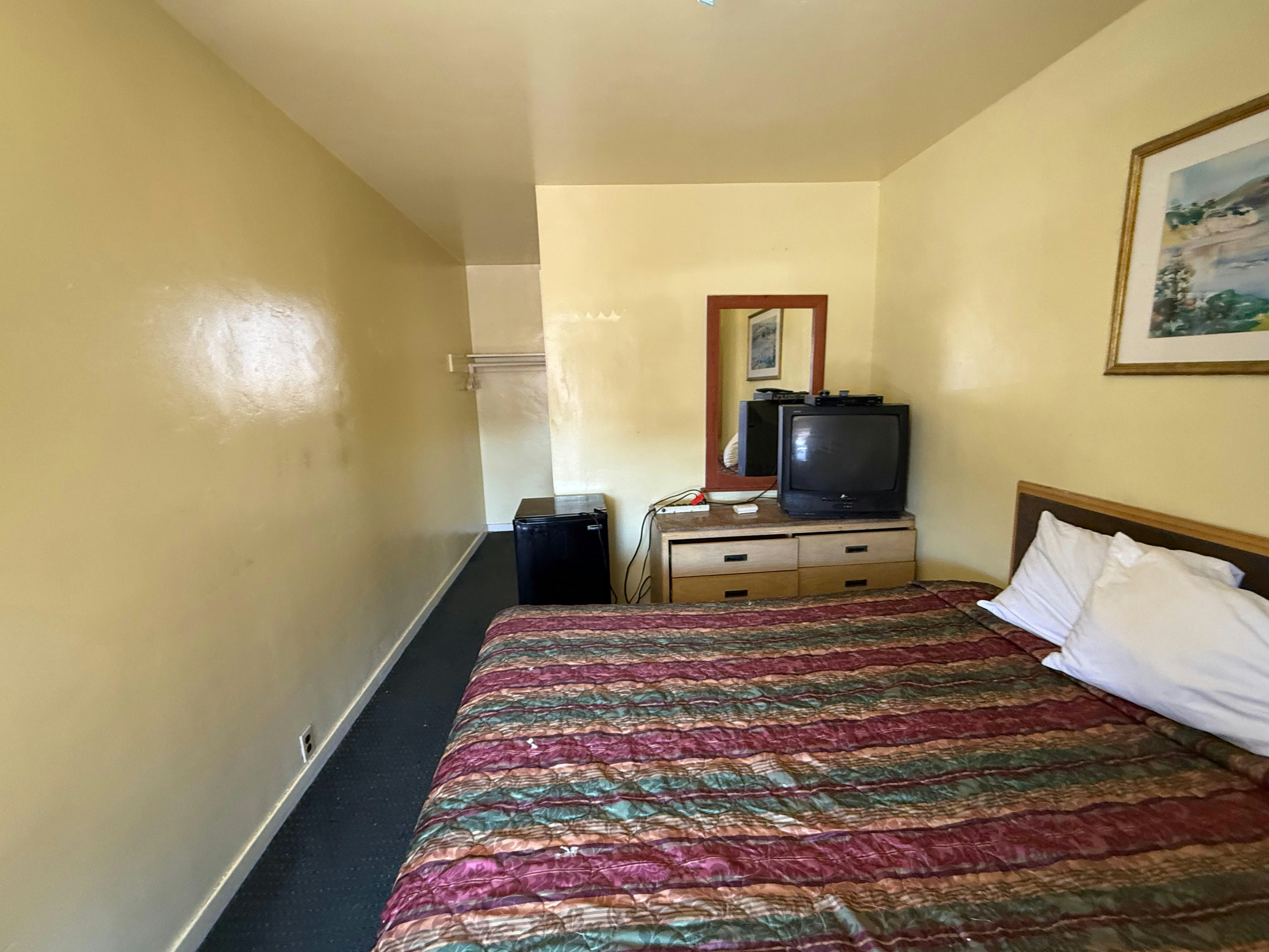 Discovery Inn Vallejo I 80 Near Napa CA 18/32