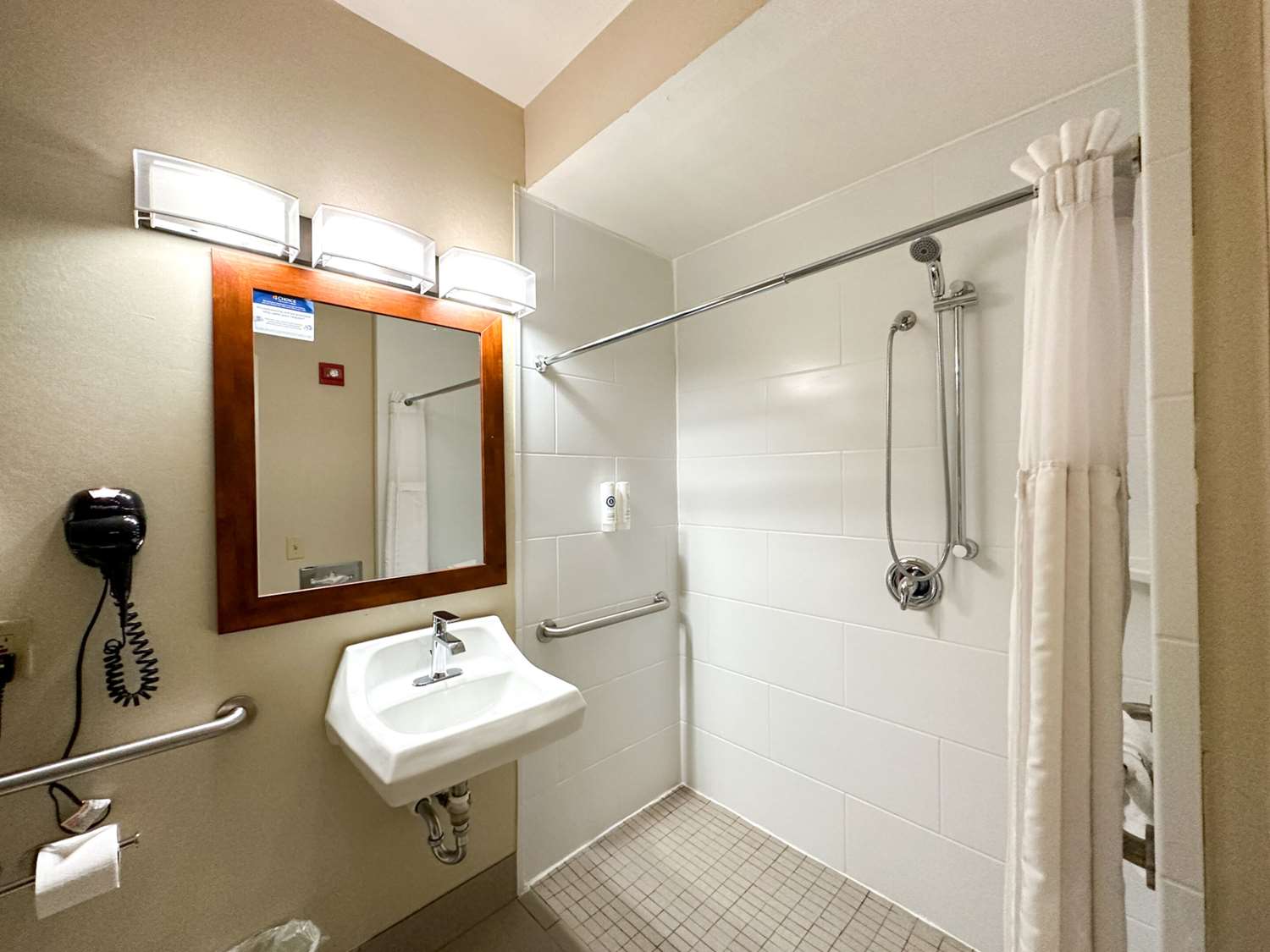 Country Inn & Suites by Radisson, Rock Falls, IL 18/18