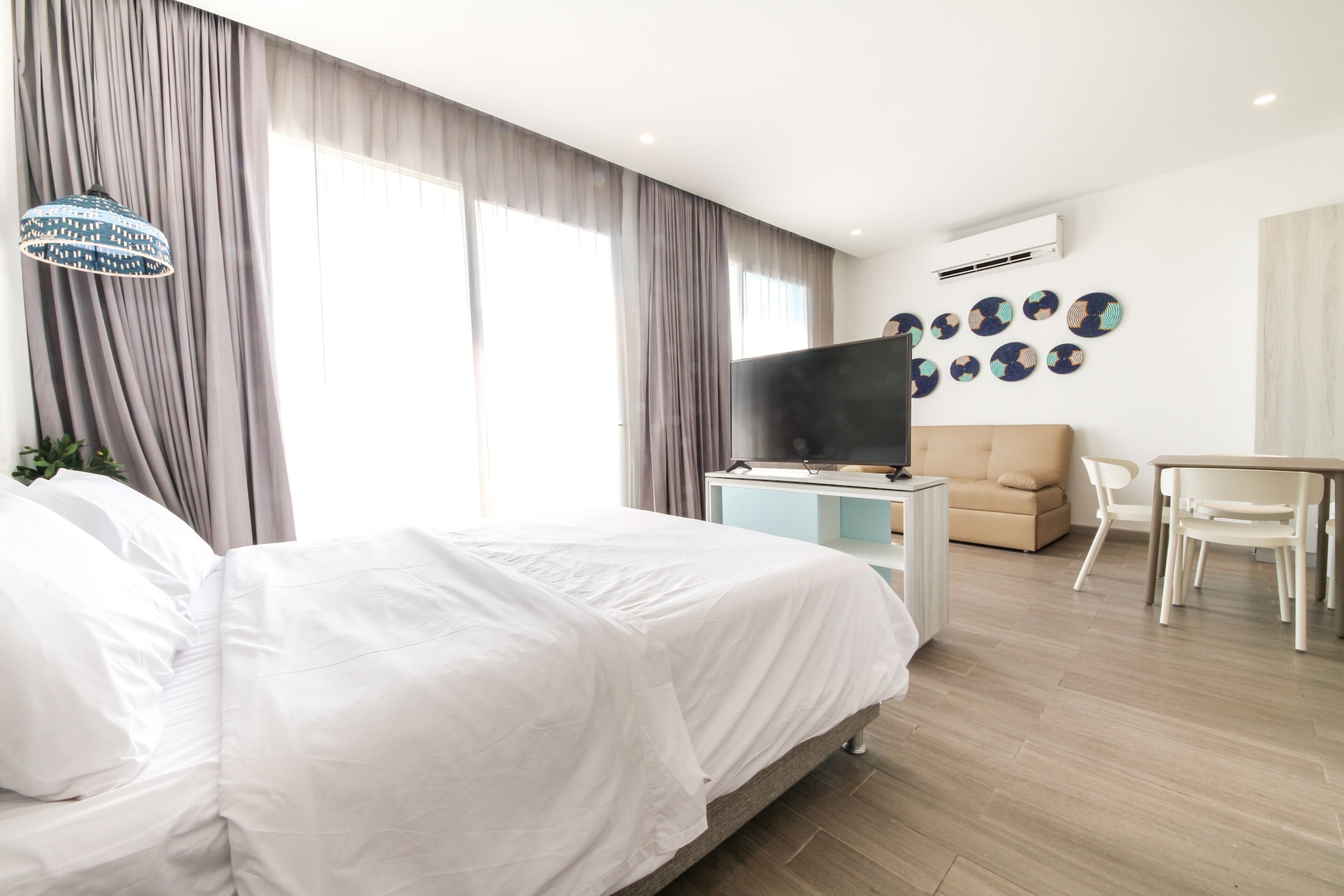 1 BEDROOM, LOFT
