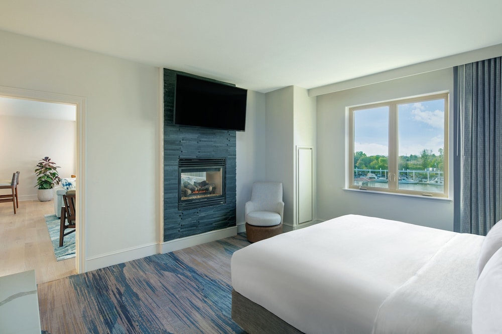 1 Bedroom, Vice President, Suite, King Bed, Sofa, Balcony, Accessible