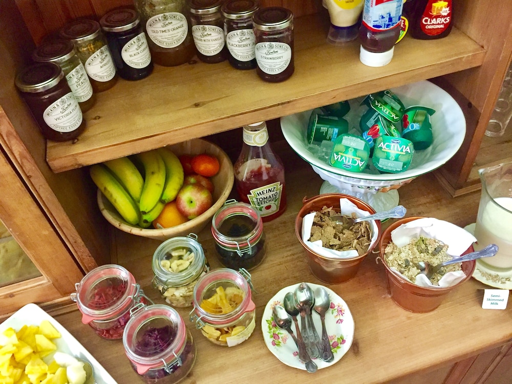Thatched Cottage 52/67