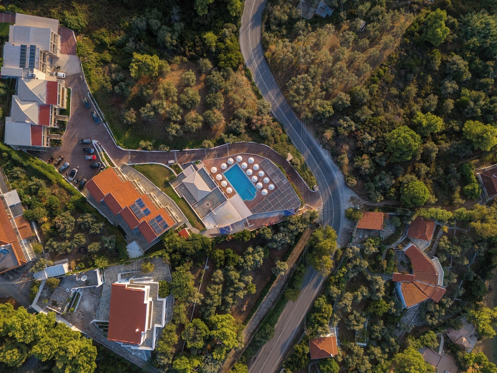 La Luna Hotel 44/50