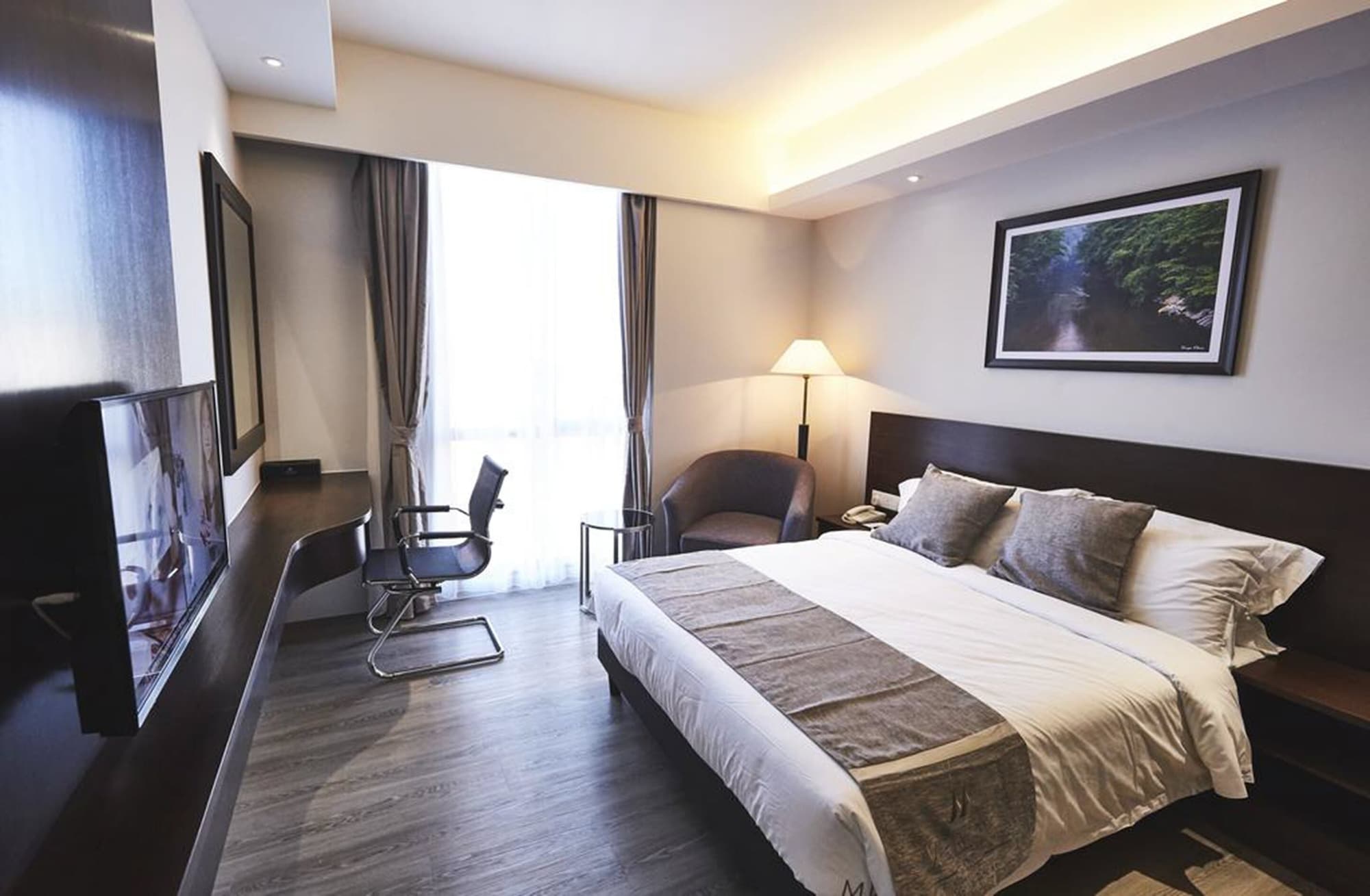 SUPERIOR, QUEEN BED