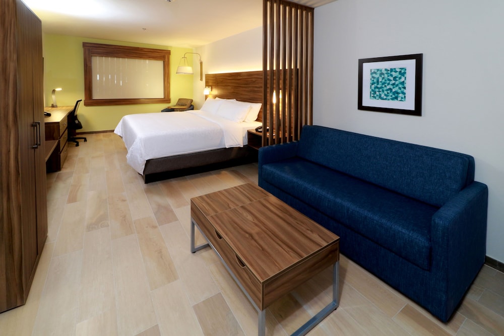 Holiday Inn Express And Suites Playa Del Carmen 20/74
