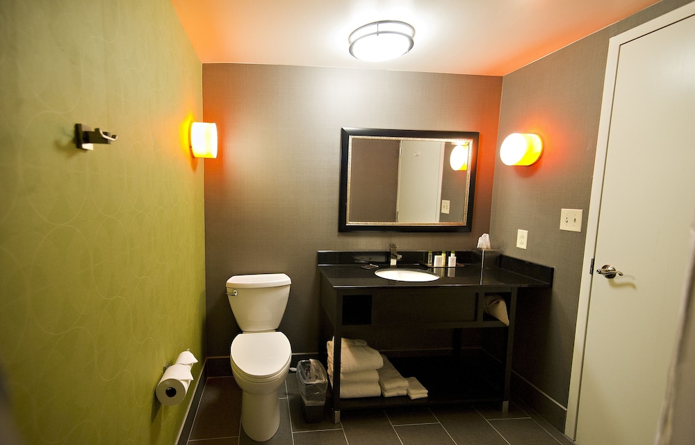 DoubleTree Suites by Hilton Hotel Huntsville South 12/36