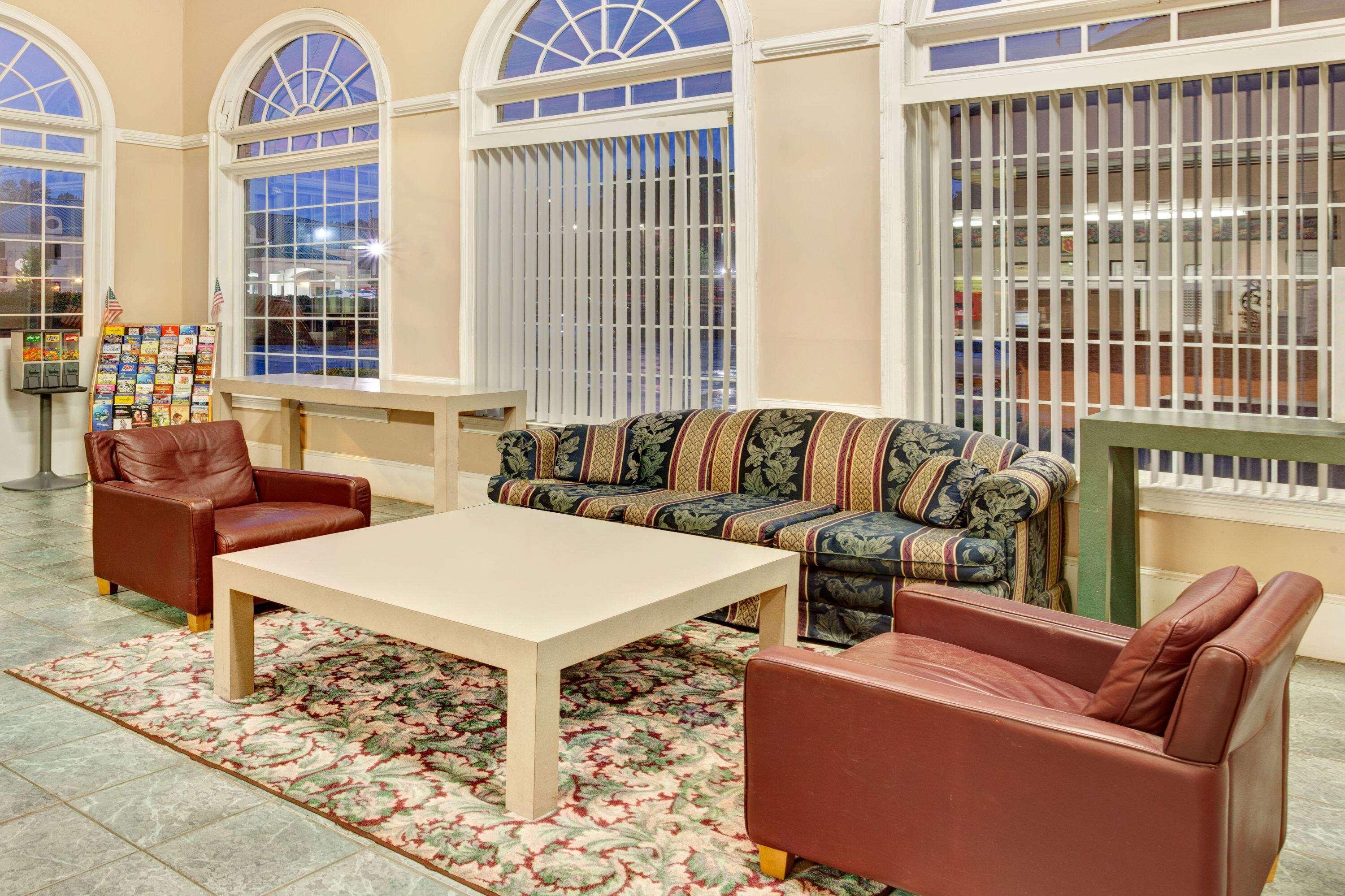 Super 8 By Wyndham Marietta/West/Atl Area 17/24