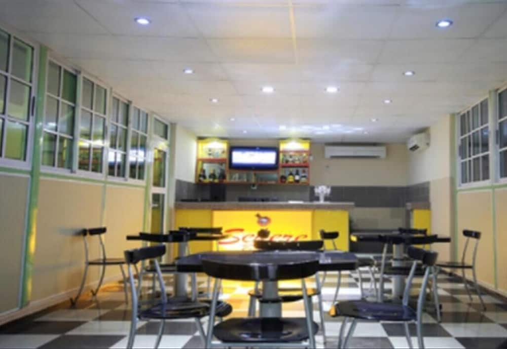 Sdm Tavern And Suites 20/27