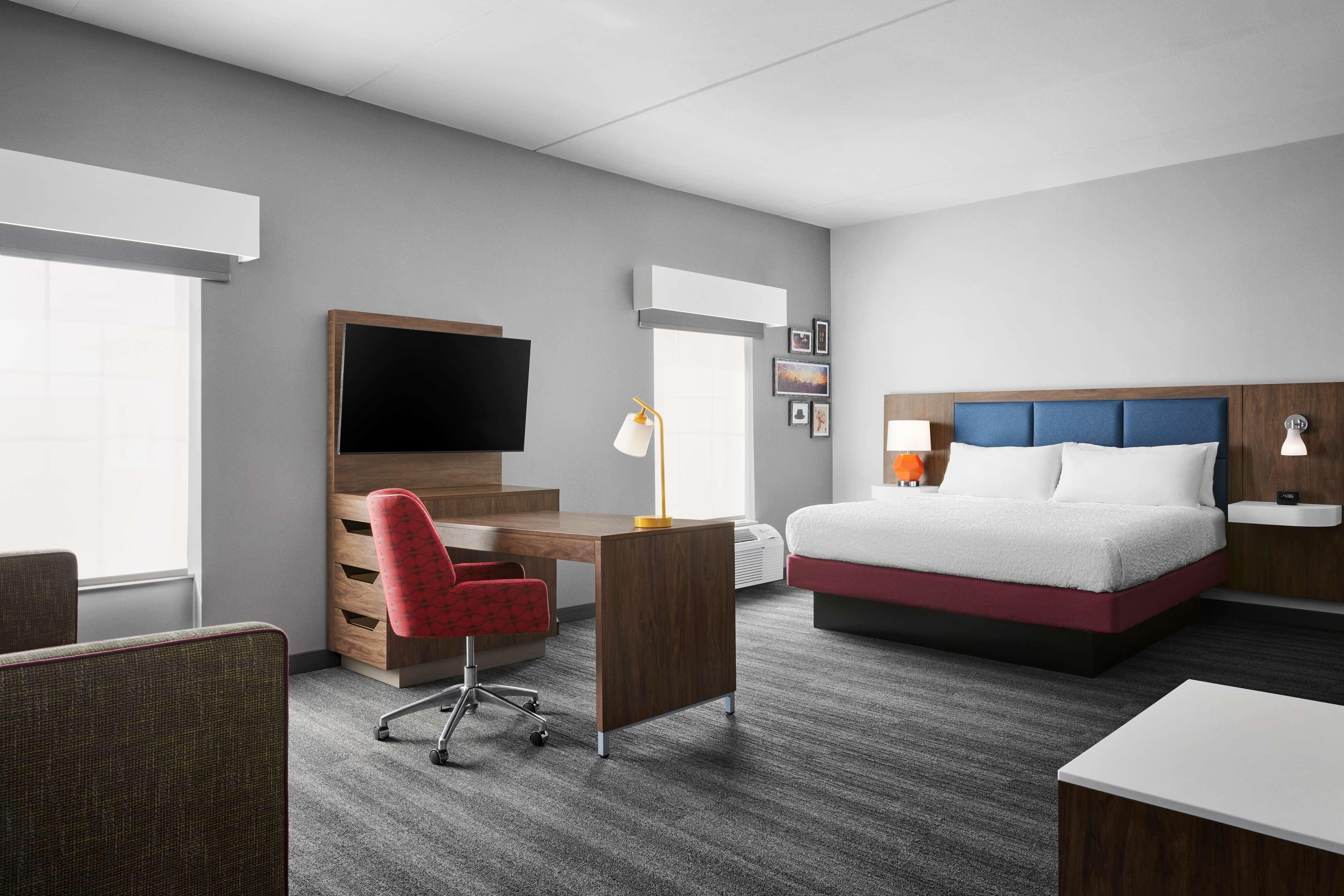 STUDIO, SUITE, KING BED
