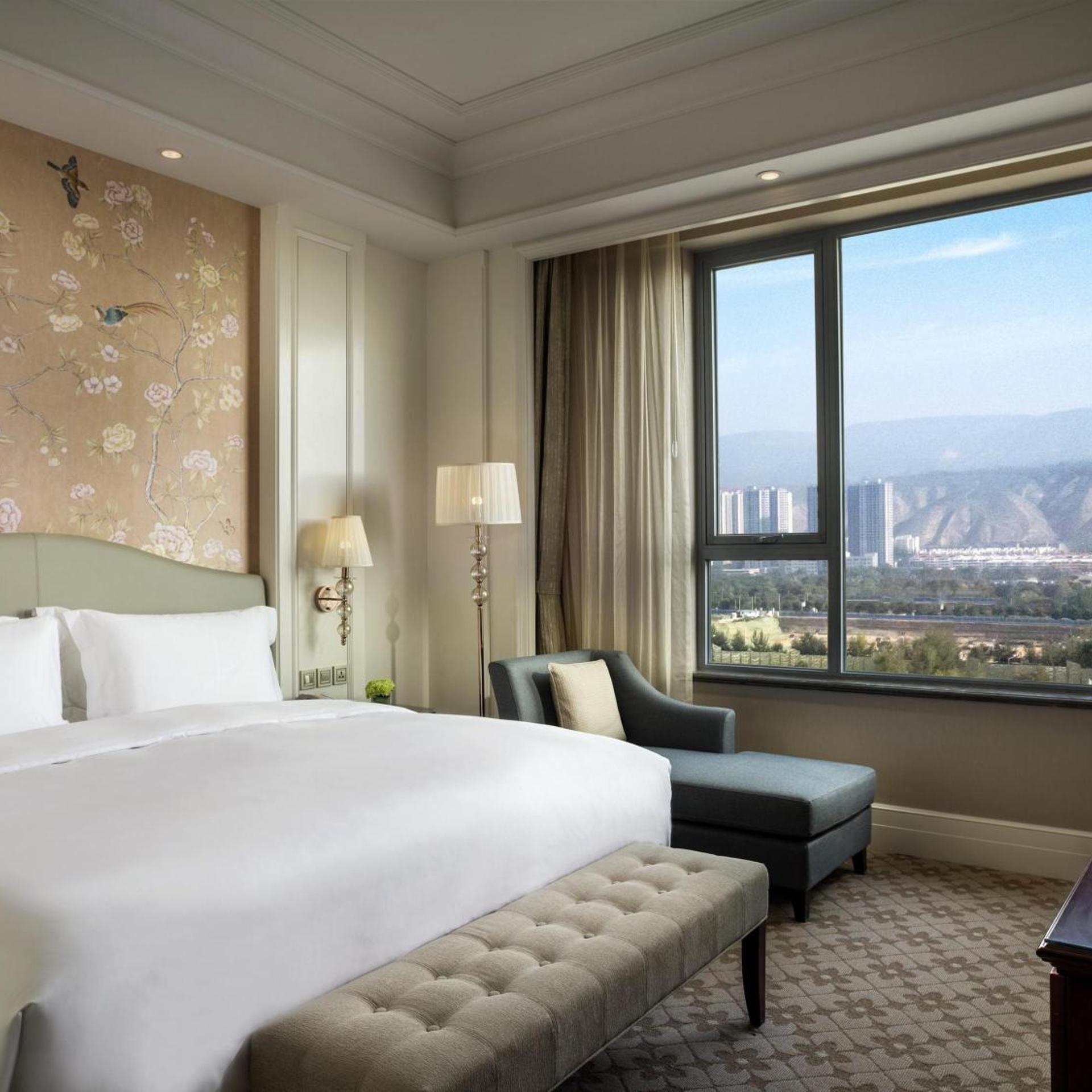 Club, Luxury, King Bed
