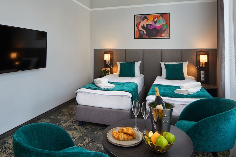 STANDARD, DOUBLE OR TWIN BED