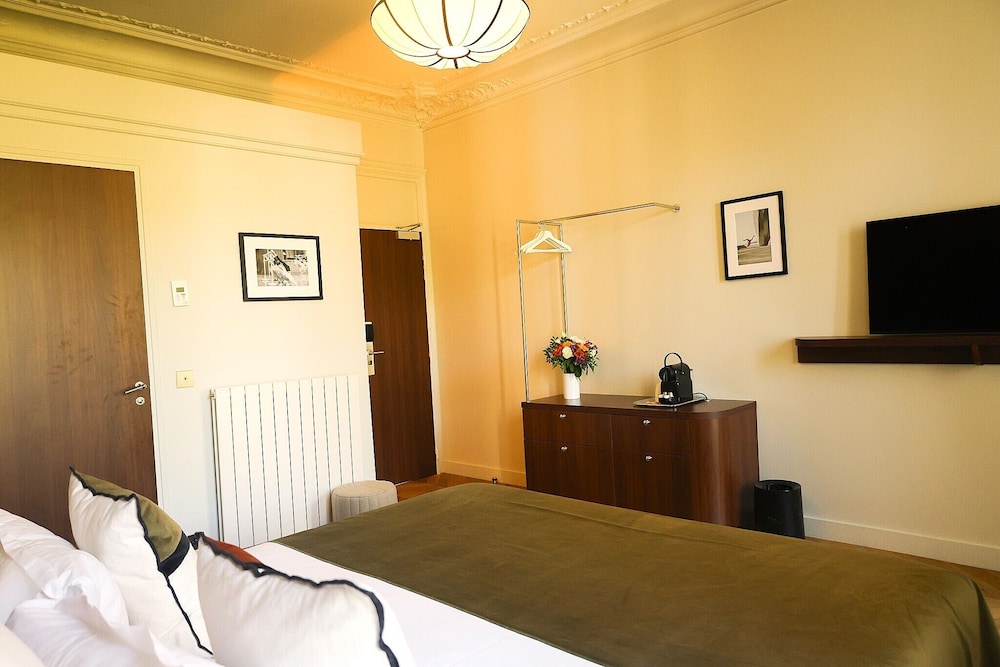 غرفة ديلوكس بسرير كوين، HOTEL D'ARGENSON 2/6