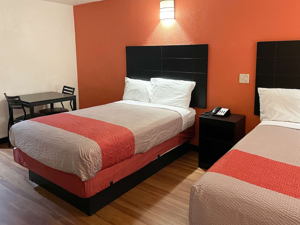 غرفة قياسية بسريرين مزدوجين بمطبخ للمدخنين، Studio6 Houston, TX - Brookhollow 2/5