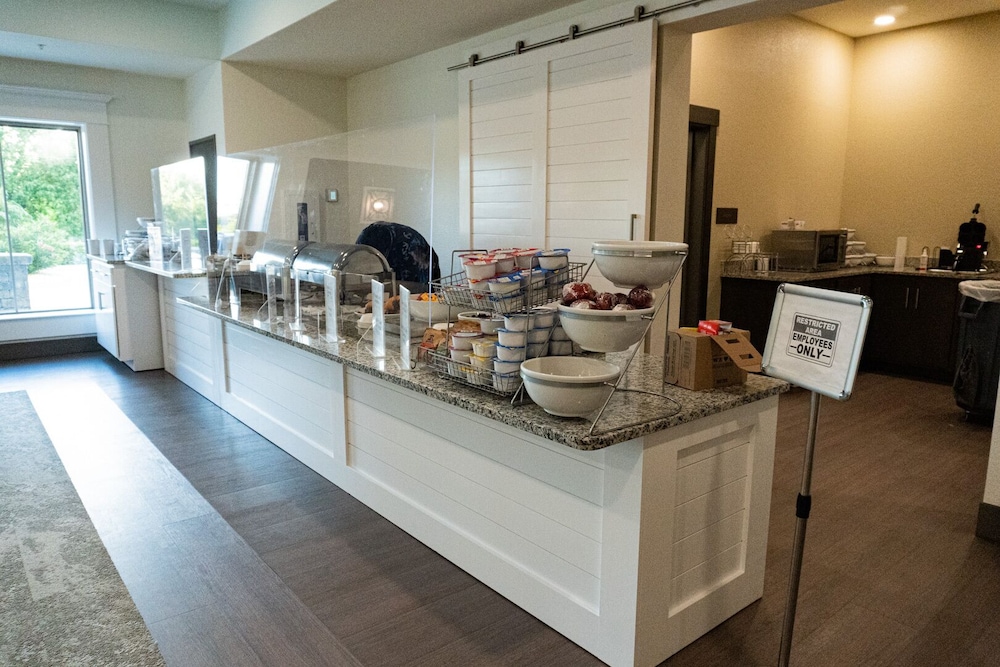Coral Pointe Sarasota, an Ascend Collection Hotel 27/37