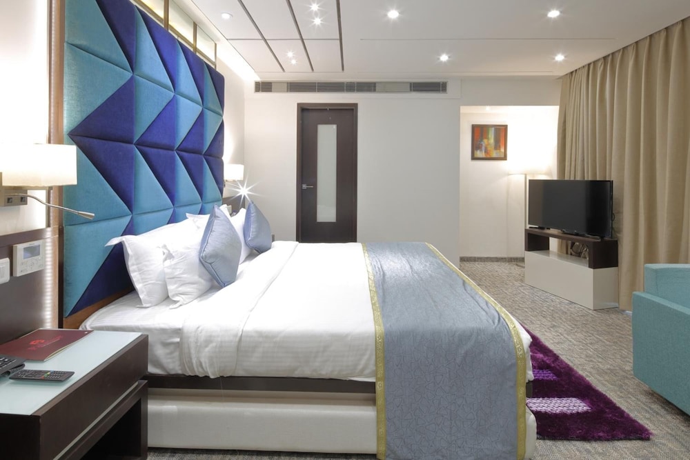 HOTEL PRAGATI THE GRAND 26/42