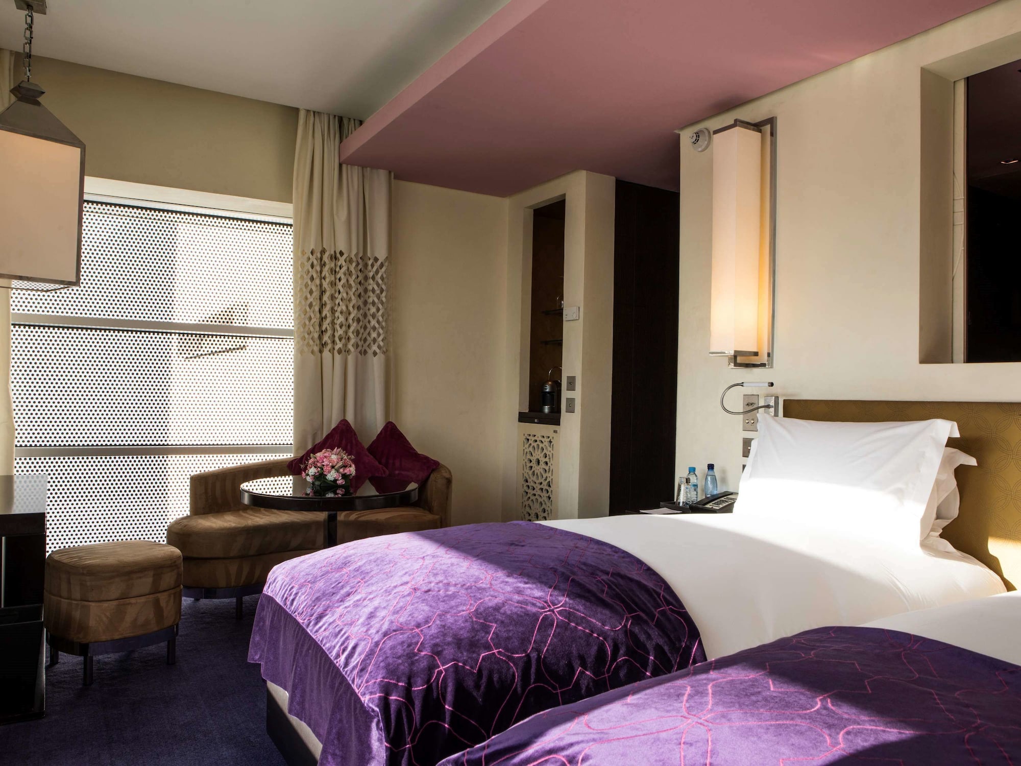 CLASSIC, TWIN BEDS, CITY VIEW