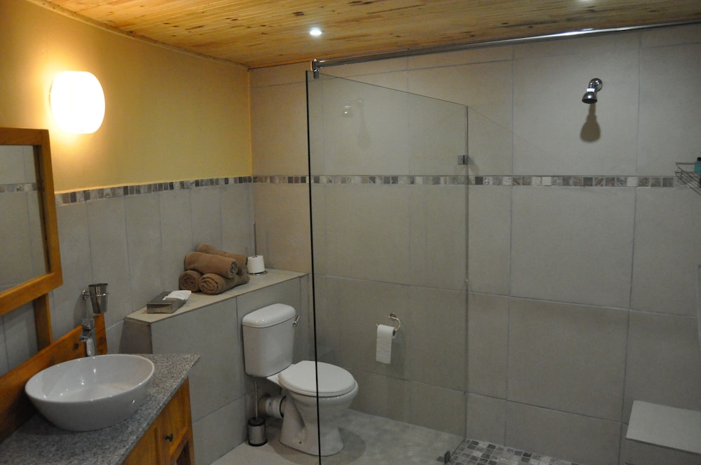 Gooderson Dumazulu Lodge and Traditional Village 50/50