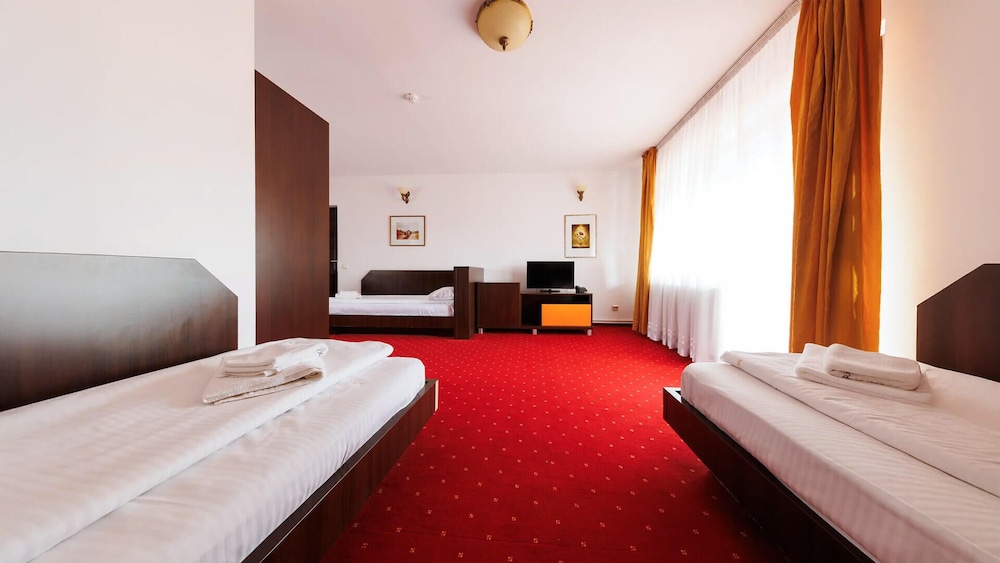 ROOM, TRIPLE