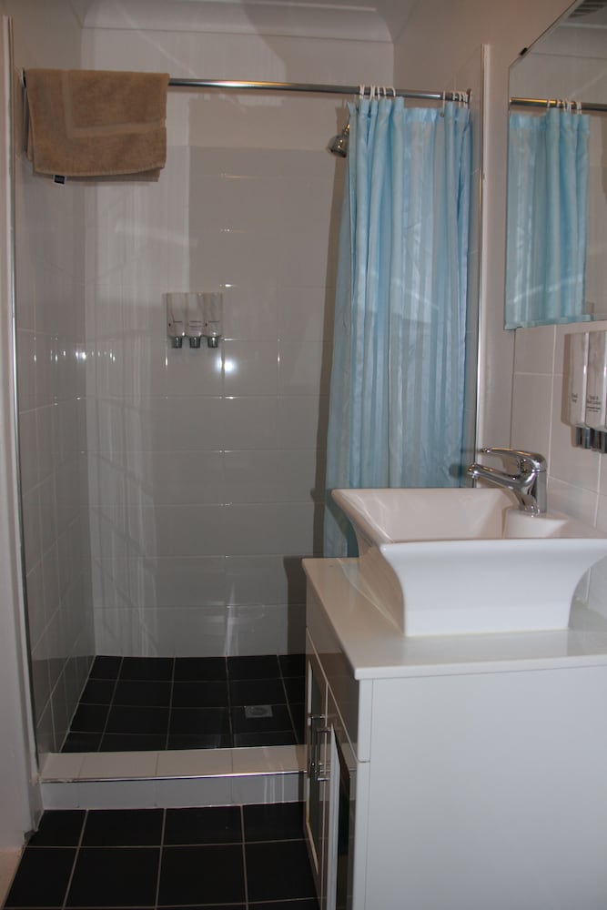 Budget, 2 Double Beds, Alpine Heritage Motel 1/2