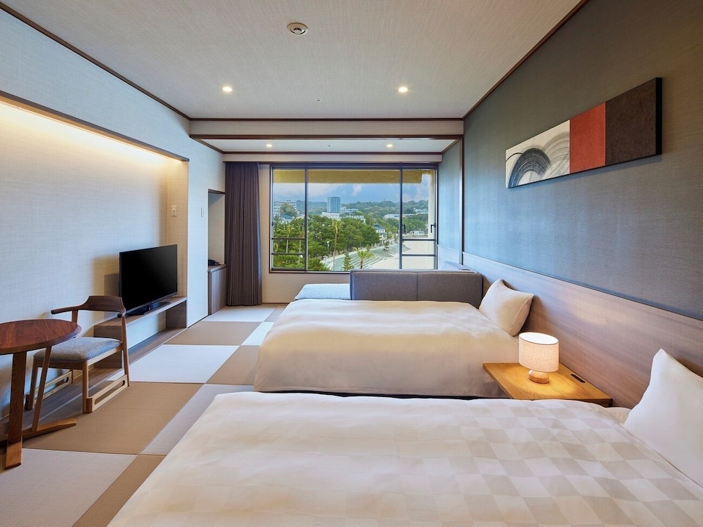 Moderate, Twin Beds, Ocean View