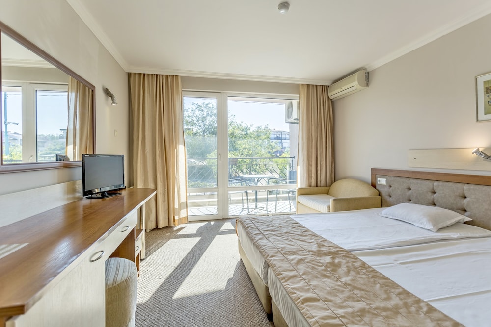 Selena Beach Hotel 15/68