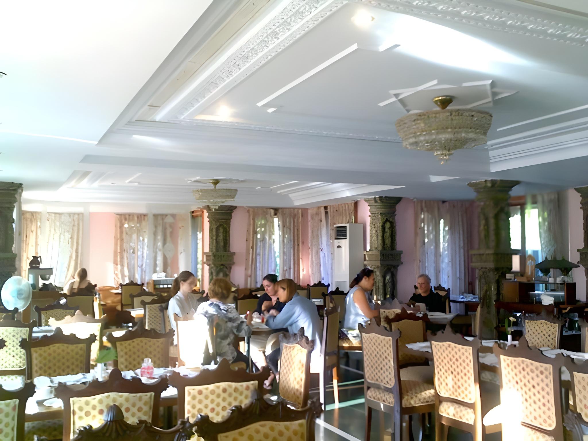 THE ORCHA RESORT. 27/39