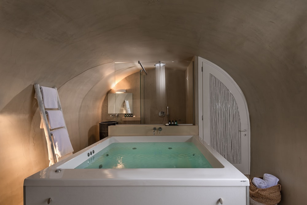 Mythical Blue Luxury Suites 25/50