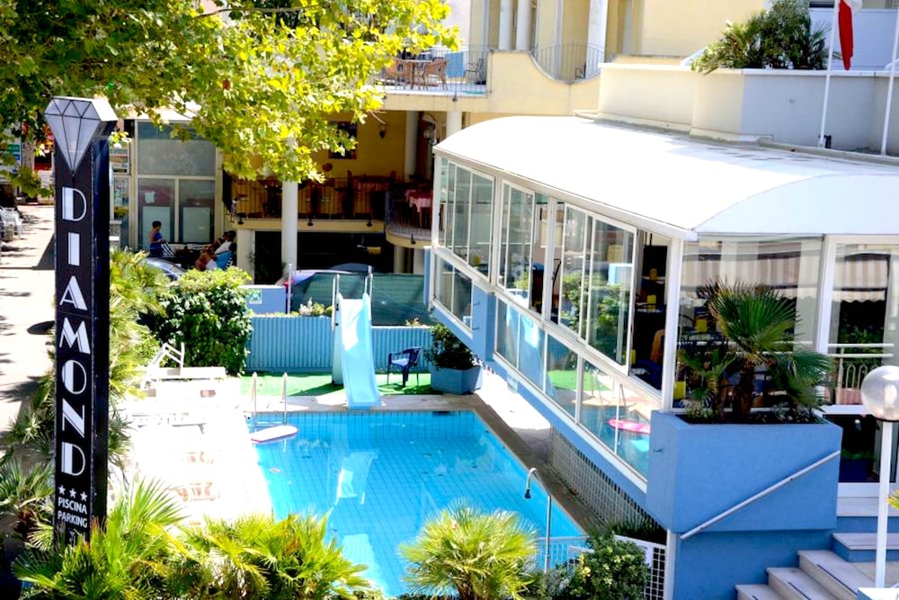 Hotel Diamond 3/34