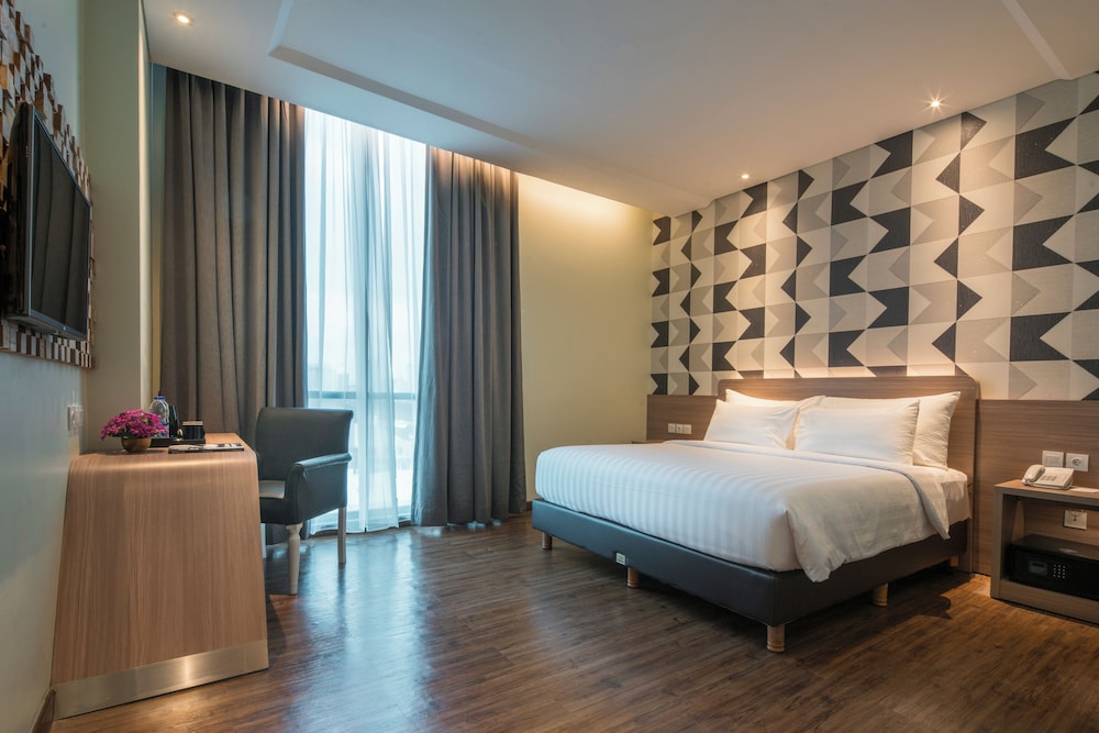 Executive, King Bed