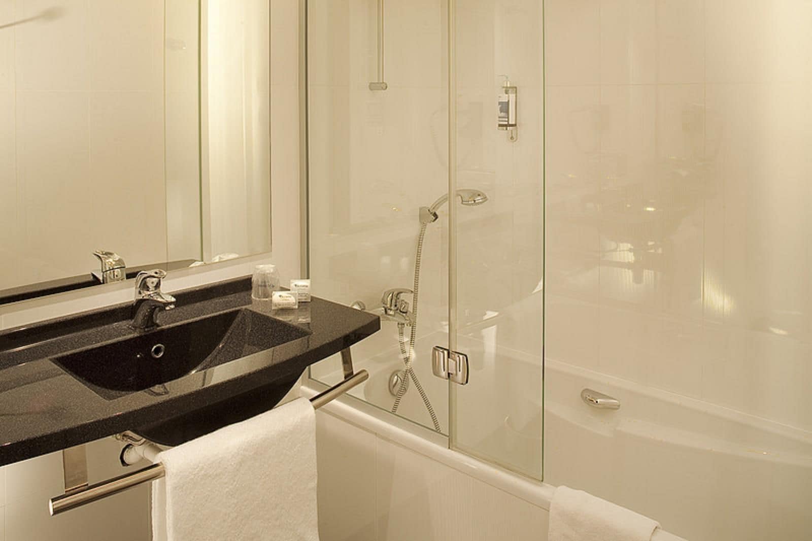 Chambre Double Confort، Escale Oceania Brest 2/4