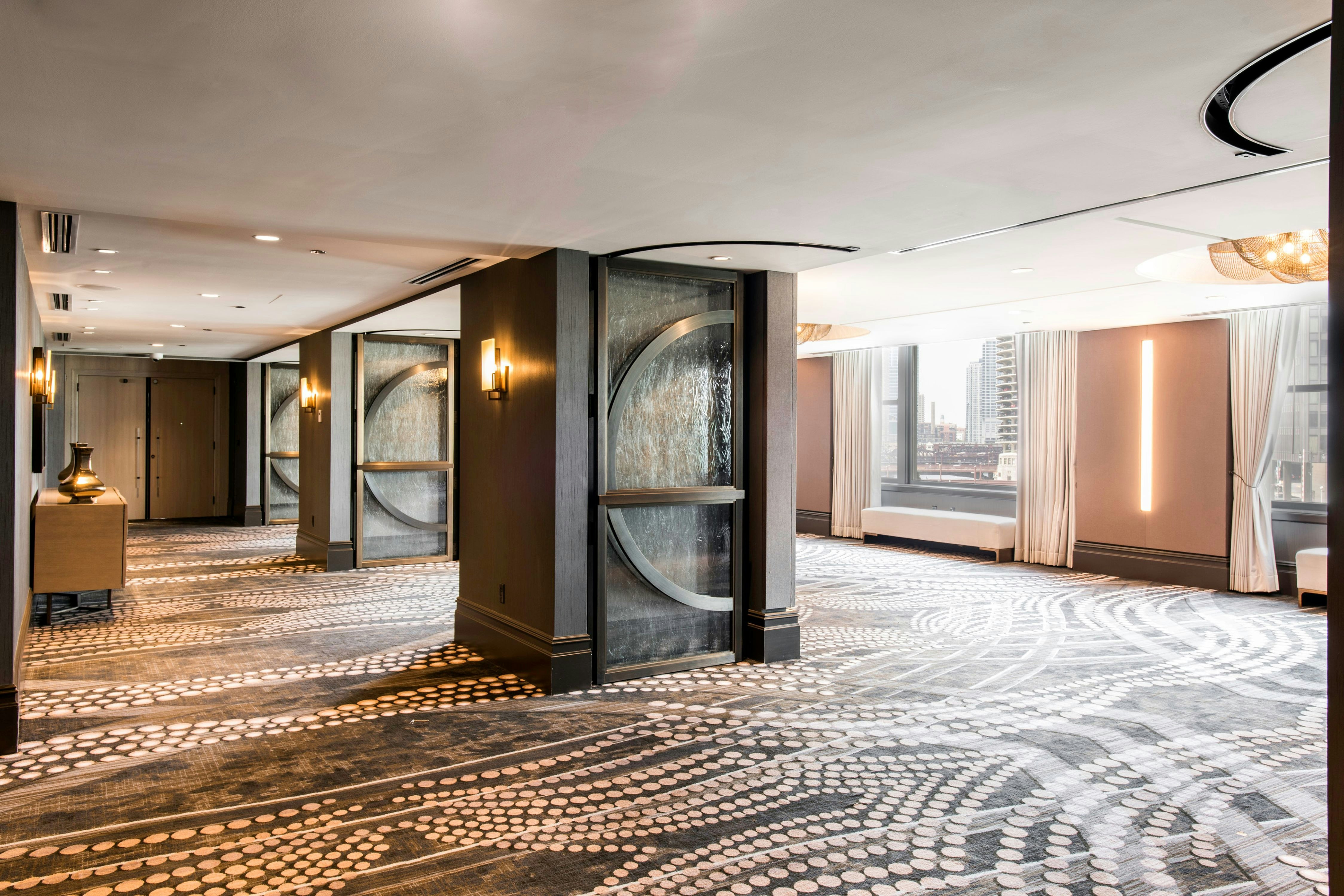 Londonhouse Chicago Curio Collection By Hilton 19/50