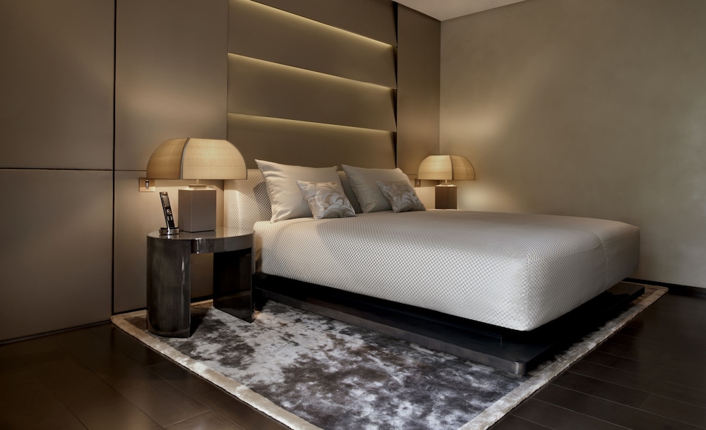 ARMANI, JUNIOR SUITE