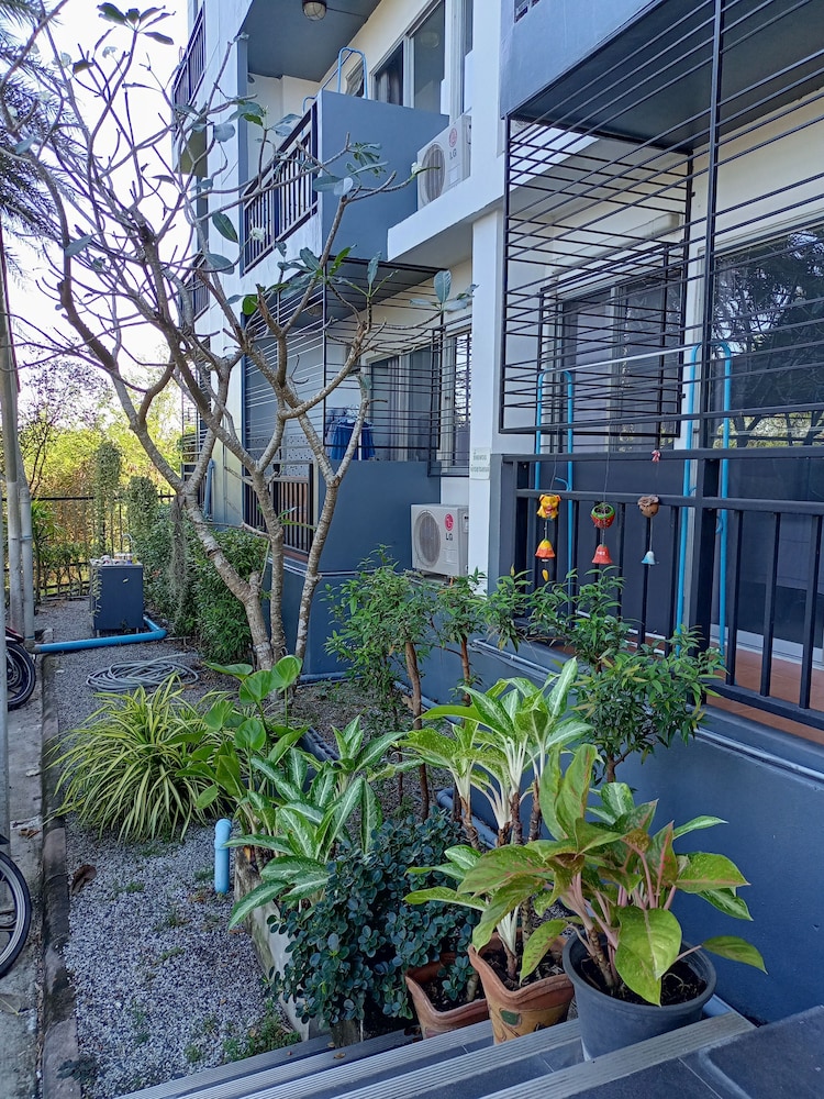 Room 9 Residence - Adult Only 8/43