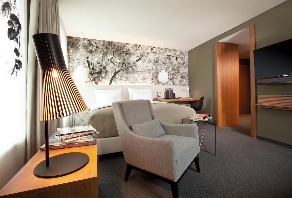 ME AND ALL HOTEL DUESSELDORF 28/46