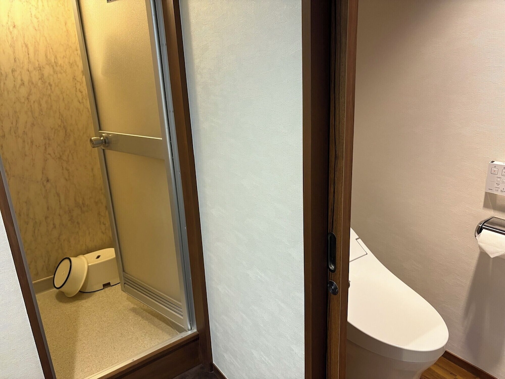 غرفة بسريرين منفصلين بإطلالة على البحيرة، Hotel Shion 3/4
