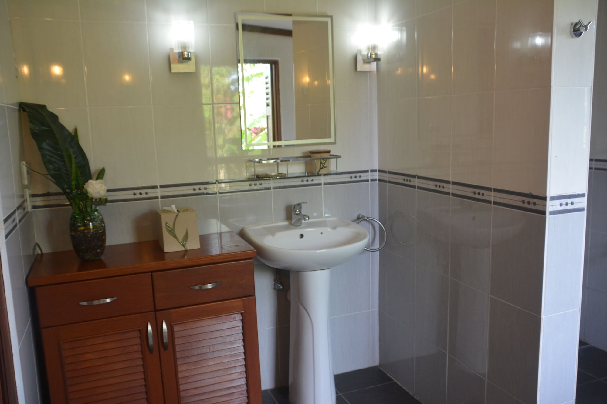 House, King Bed