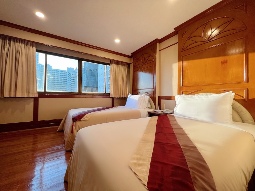 THE PROMENADE HOTEL 6/32